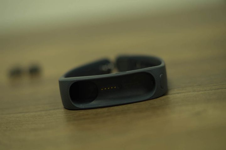 Huawei TalkBand B1 review bracelet headset