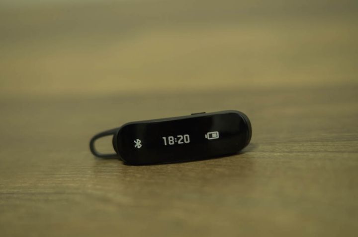 Huawei TalkBand B1 review bracelet headset