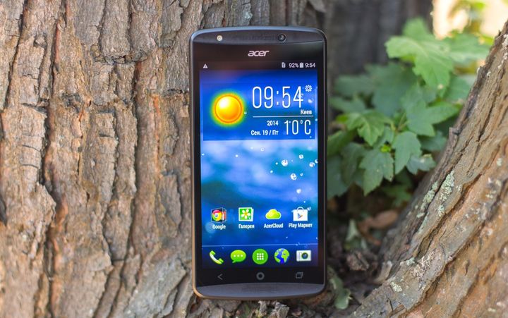 Review of the smartphone Acer Liquid E700 – “space for three!”