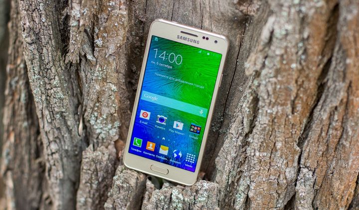 Samsung Galaxy Alpha review: “bar of gold!”