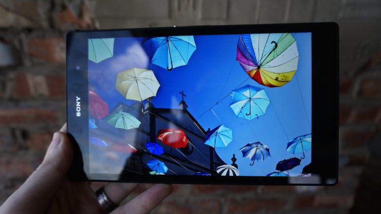 Survive a Xperia Z3 after meeting with nutella and cola