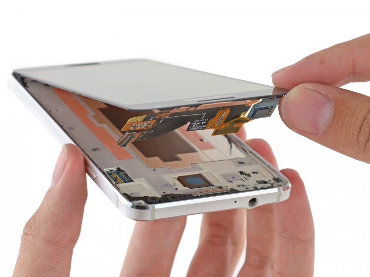 What's inside the Samsung Galaxy Alpha