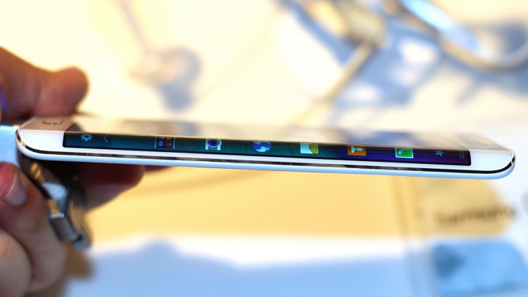 Flagship from Samsung will bend both edges in the Galaxy S6