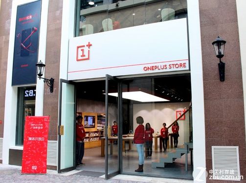 OnePlus opens its first physical store their own products