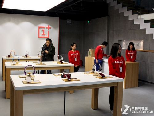 OnePlus opens its first physical store their own products