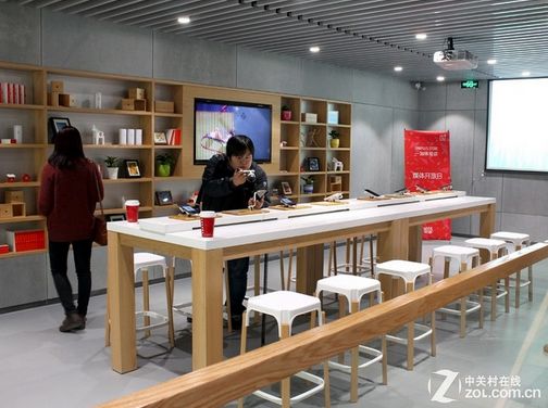 OnePlus opens its first physical store their own products