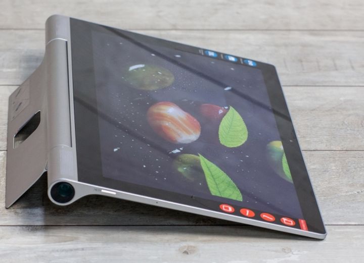 Lenovo Yoga Tablet 2 Pro - now with a projector!