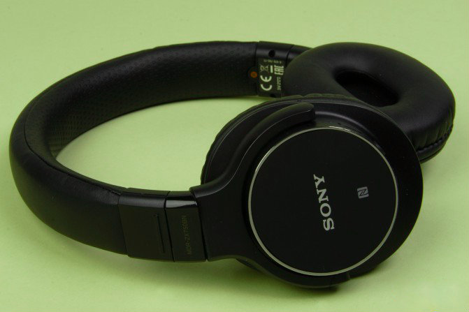 Review of Bluetooth-headset Sony MDR-ZX750BN