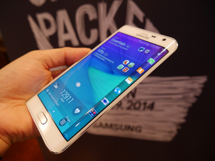 For experiments with curved screens Samsung will release a separate version of Galaxy S6
