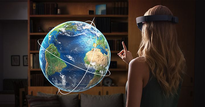 Glasses MS HoloLens: towards a virtual world?