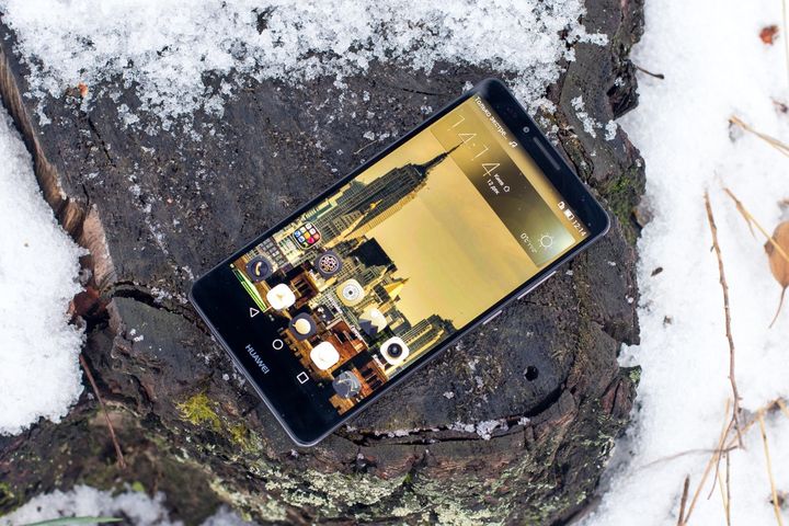 Review Huawei Mate7 - thin 6-inch "survivor"