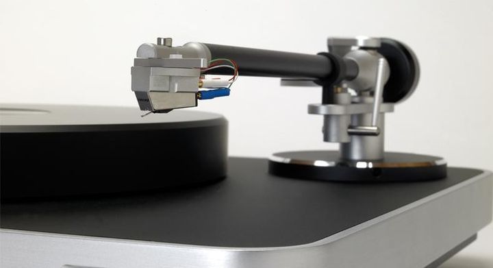 Review of turntables Clearaudio Concept: Circulation of things in nature