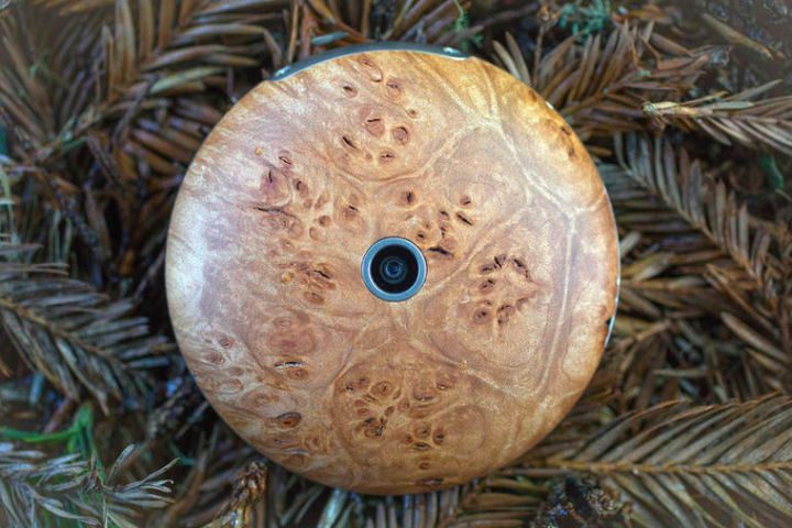 When your new anti-smartphone-round, wooden and Firefox OS