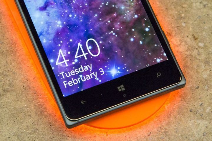 Microsoft has released a new wireless charger with backlight