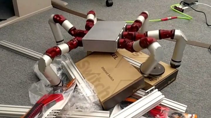 Modern Robot Snake Monster can easily change the form for all needs