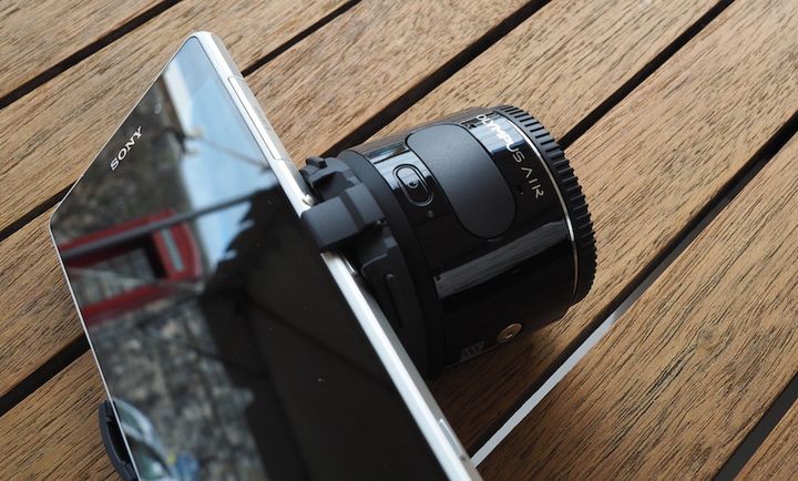 Olympus Air: new camera lens for smartphone