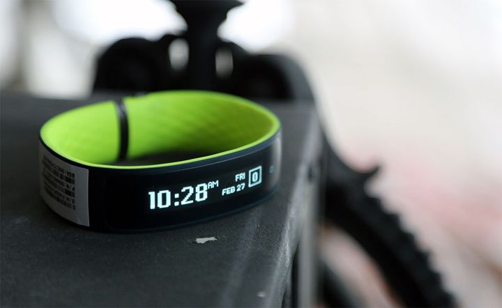 HTC introduced its first new fitness tracker Grip