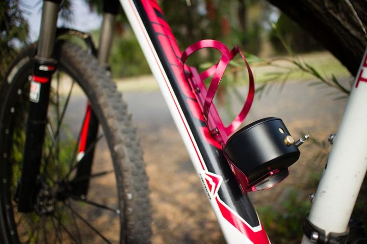 Kadalock adds bicycle lock with Bluetooth to your bottle holder