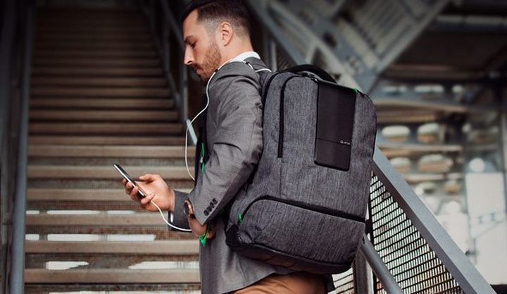 AMPL SmartBag - an innovative backpack with built-in battery