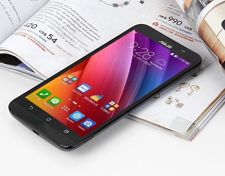 ASUS ZenFone 2: Phablet with 4 GB of RAM for 338 dollars