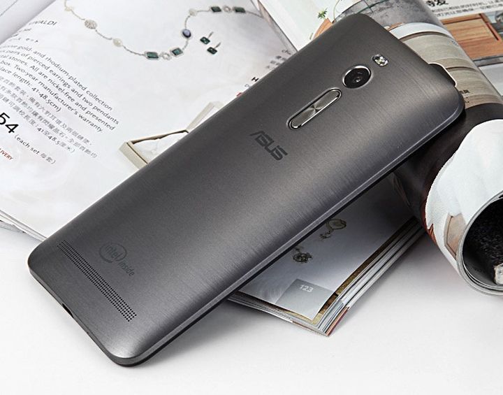 ASUS ZenFone 2: Phablet with 4 GB of RAM for 338 dollars