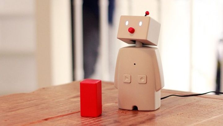 BOCCO: a robot to communicate with loved ones