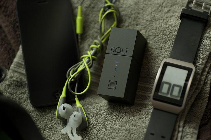 BOLT 2: universal "battery charger" with built-in battery
