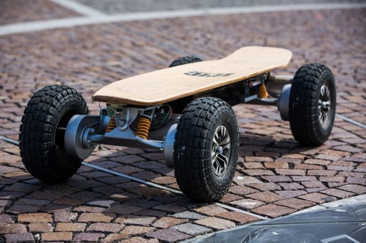 Dominator Pro 4x4 - fast all-terrain electric skateboard