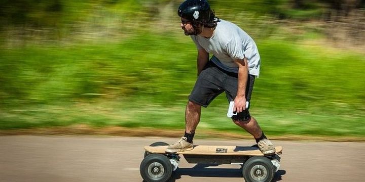 Dominator Pro 4x4 - fast all-terrain electric skateboard