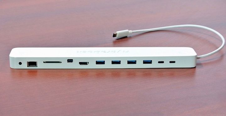 HydraDeck adds 11 more ports for Apple MacBook
