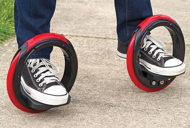 The Sidewinding Circular Skates: hybrid skateboard and inline skates