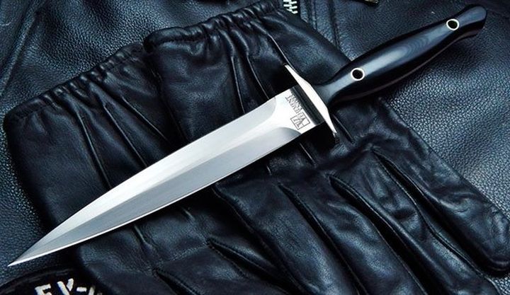 VEHEMENT KNIVES COMBAT DAGGER GEN 2 - a balanced knife with double-edged blade