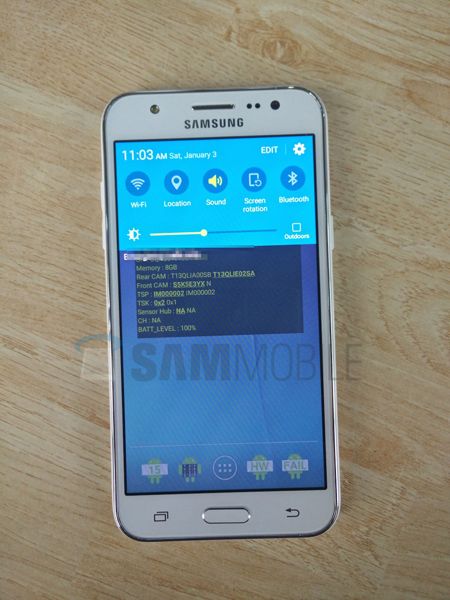 "Live" photos of the smartphone Samsung Galaxy J5