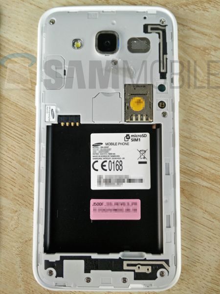 "Live" photos of the smartphone Samsung Galaxy J5