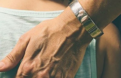 Socialite produces precious fitness bracelets