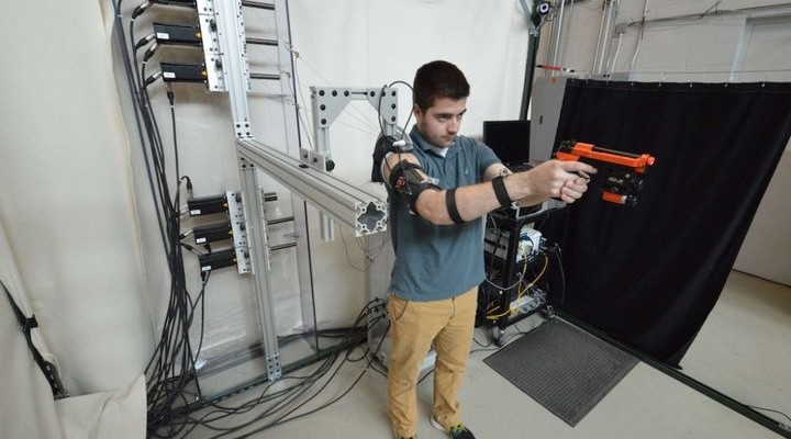 MAXFAS - exoskeleton technology, which teaches shoot