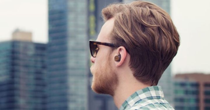 Motorola Moto Hint +: tiny wireless headset