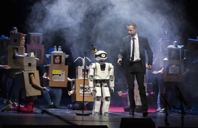 Myon - special robot playing Opera