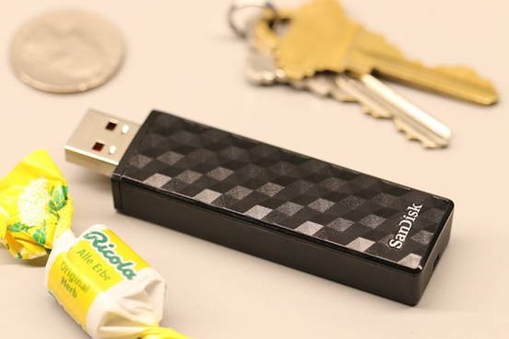 SanDisk Connect Wireless Stick - a portable storage device with Wi-Fi