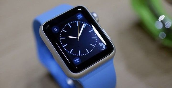 Apple Watch - leader in sales of handheld devices in 2015