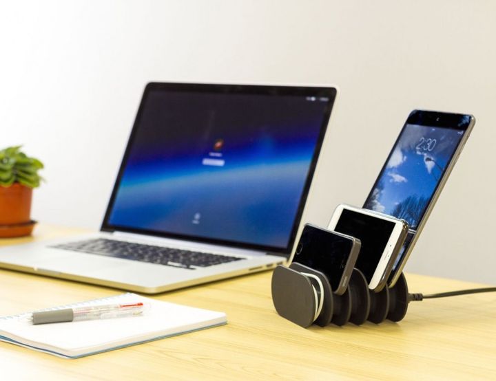 Battery Charger Fishbone charges up to 5 simultaneous gadgets