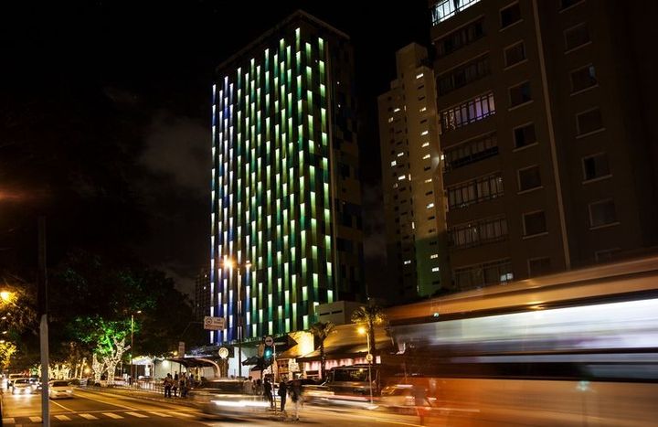 Brazilian hotel equipped with "smart" LED facade