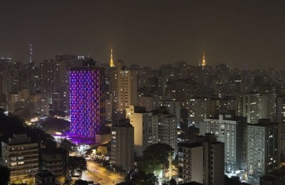 Brazilian hotel equipped with "smart" LED facade