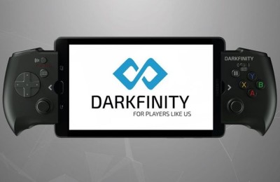Darkfinity - new gamepad charging the smartphone during the game