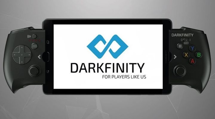 Darkfinity - new gamepad charging the smartphone during the game