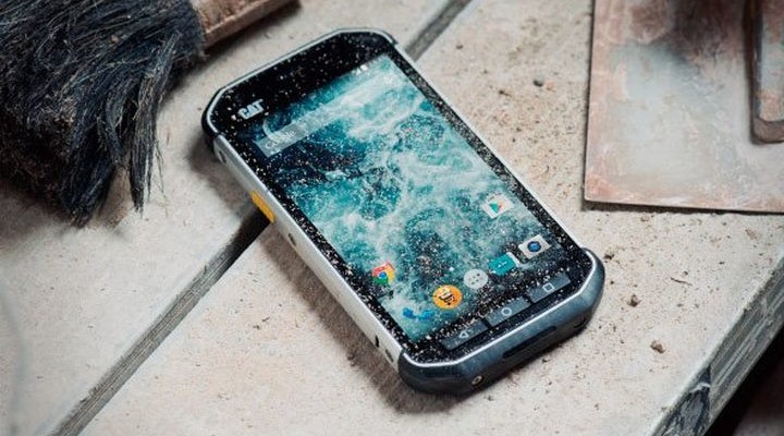 Waterproof and shockproof smartphone 2015 Caterpillar S40 (CAT S40)