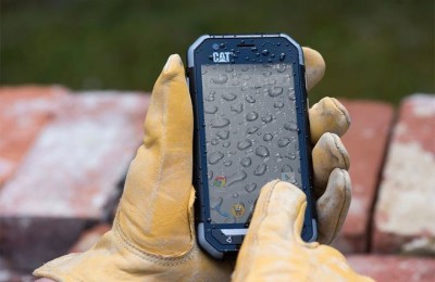 Protected smartphone Cat S30 can be used while wearing gloves