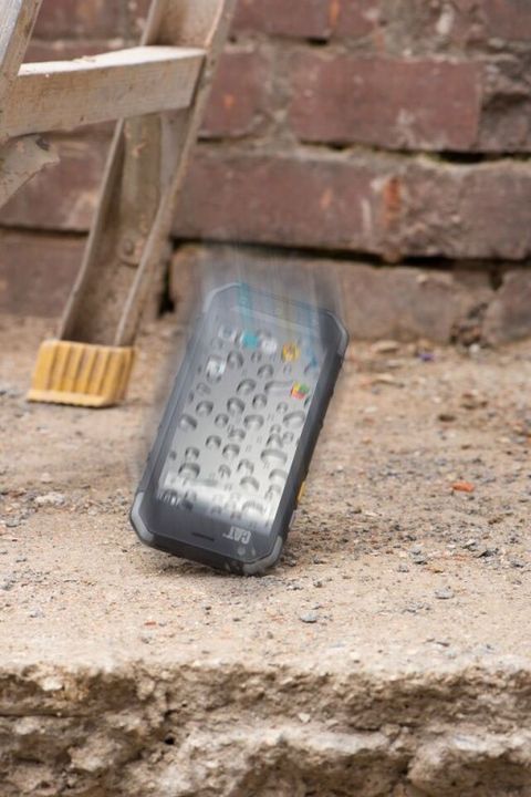 Protected smartphone Cat S30 can be used while wearing gloves