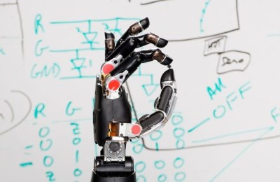 Robotic Hand Restores The Feeling of Touch Again