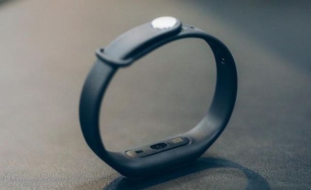 Xiaomi Mi Band 1S - fitness tracker with a heart rate sensor for $16